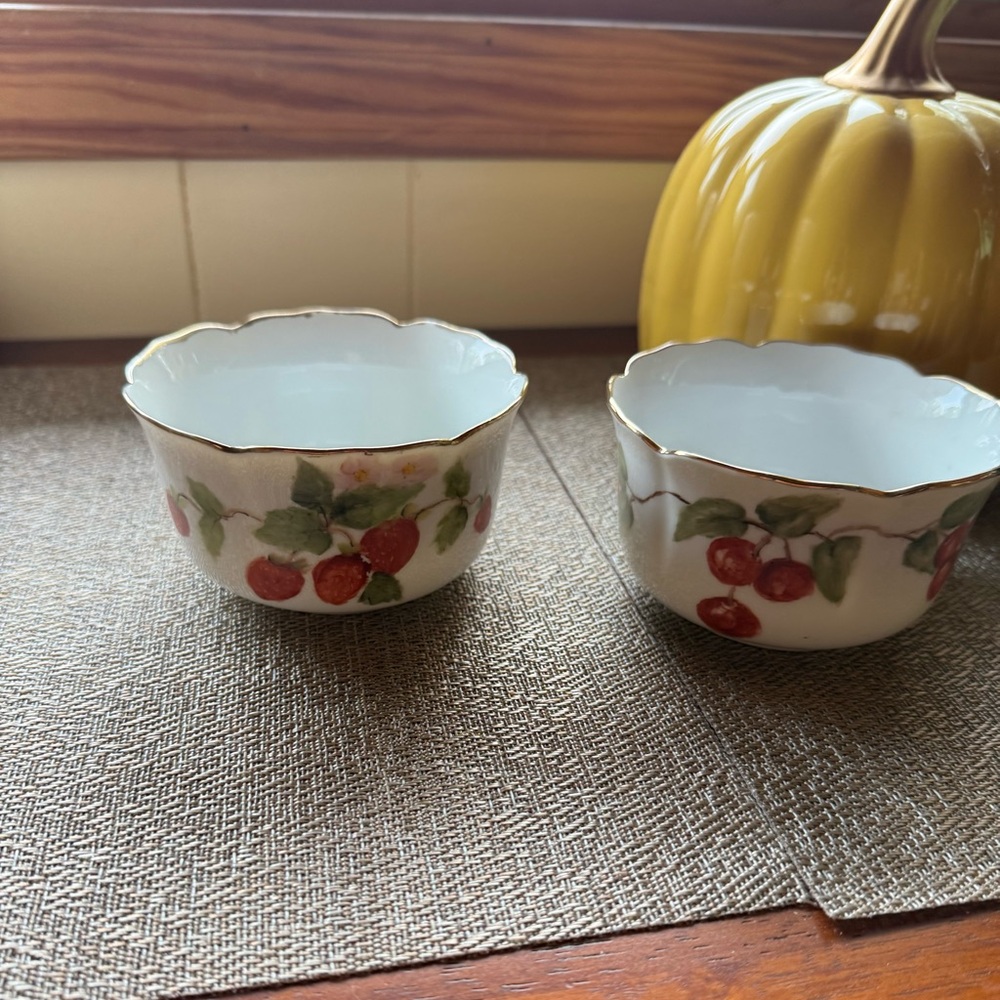 2 dessert cups Cherry Patterned